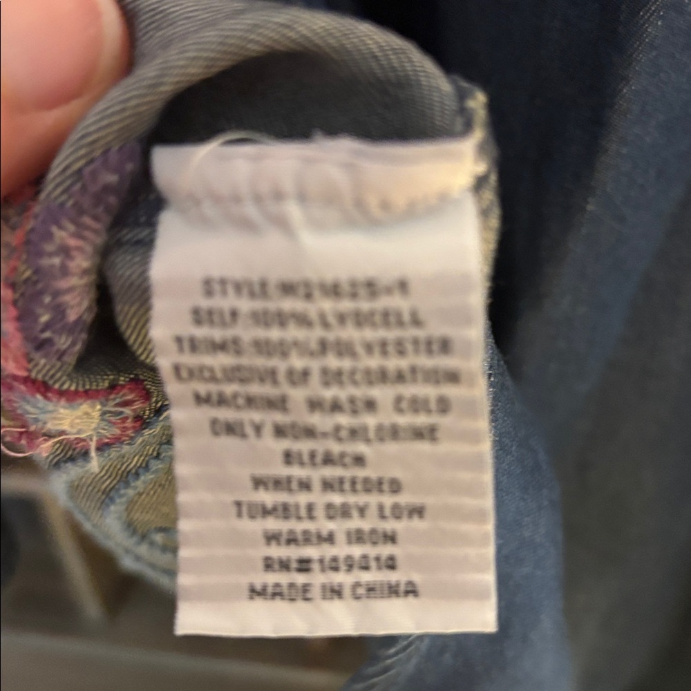 Johnny Was Blue Denim Shirt with Floral Embroidery NWT - Picture 6 of 6